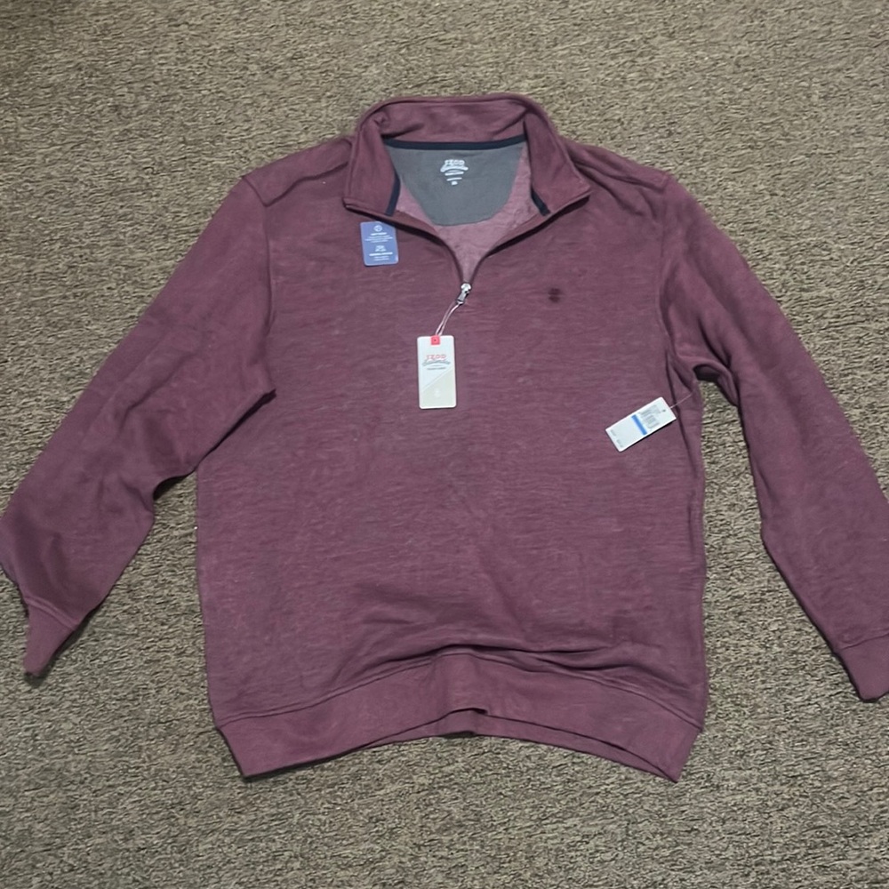 BRAND NEW Men’s IZOD zip up pullover in plum
